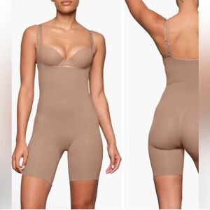 🤎NEW SKIMS SEAMLESS SCULPT OPEN  BUST SHORTIE BODYSUIT IN SIENNA S large